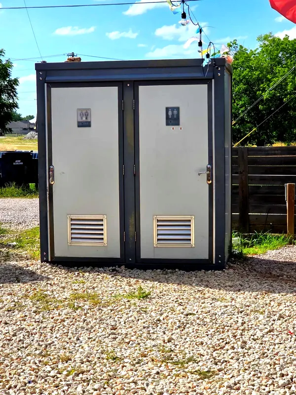 Outdoor portable restroom facilitiessit